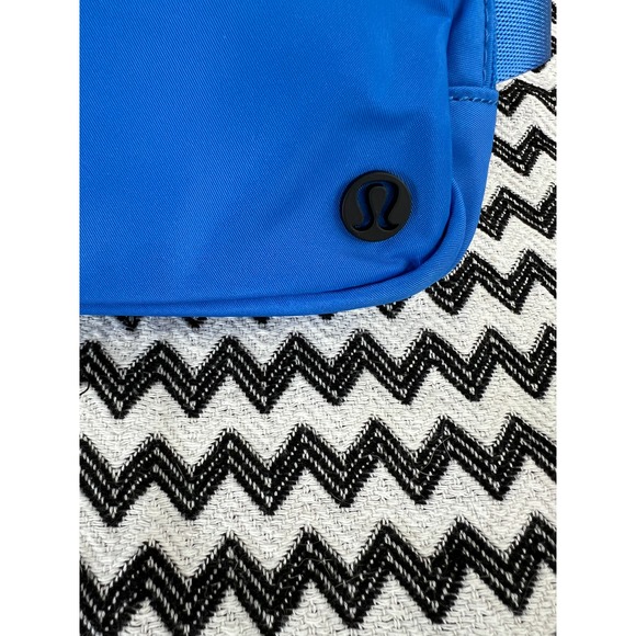 NWT Wild Bluebell lululemon Everywhere Belt Bag EBB (1L) - Picture 3 of 16